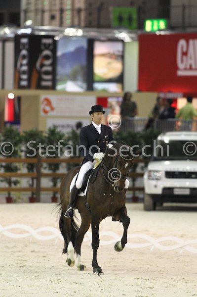 LAUGKS_MEGGLE\'S WELTTALL_MILANO_2011_SS3_9933.jpg